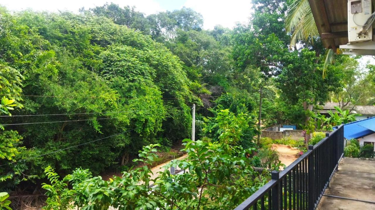 Priyanna Guest, Forest View Полонарува Екстериор снимка