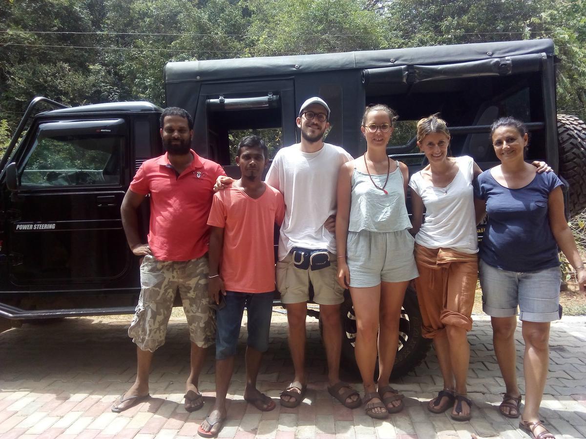 Priyanna Guest, Forest View Полонарува Екстериор снимка